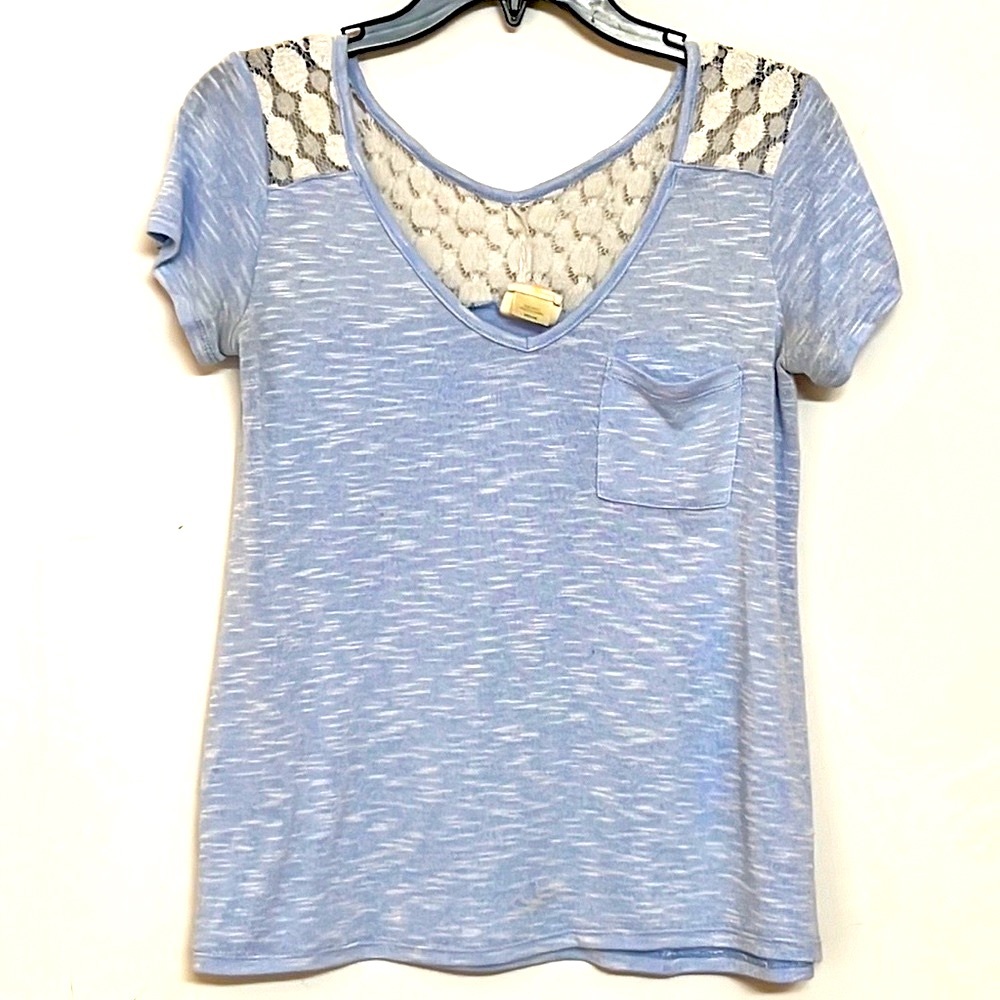 🌞 Neon Soul chambray baby blue & white short sleeve lace top pocket.women M